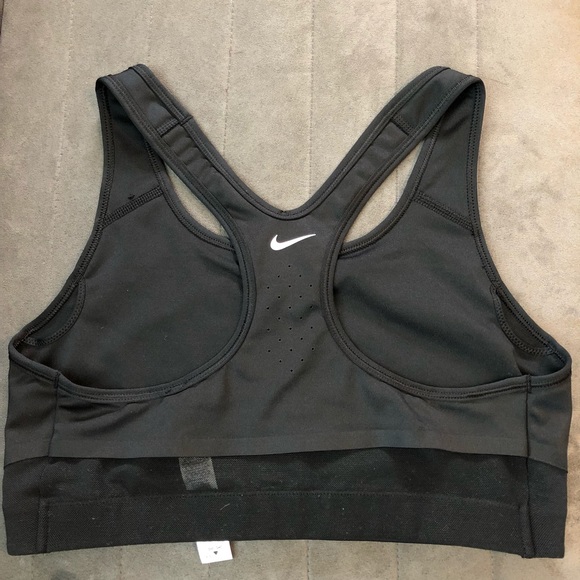 black nike sports bra - Picture 2 of 3